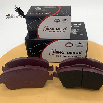 Los fabricantes producen los diversos materiales de las zapatas de freno semimetálicas 04465-02260