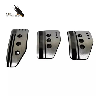 Acepte el pedal antideslizante barato de encargo del pie del acelerador del cojín del pedal de la aleación de aluminio de la buena calidad para el coche universal